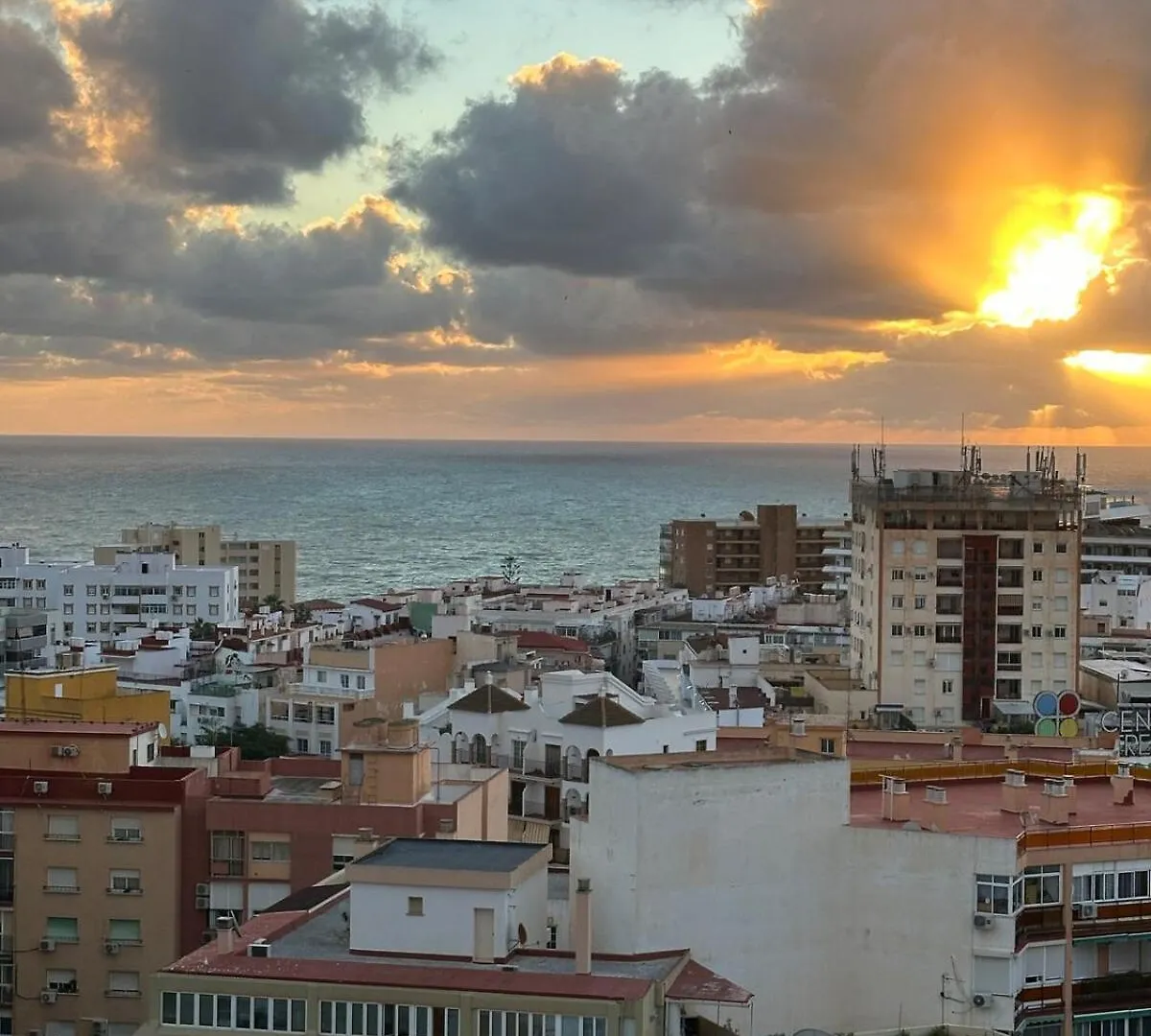 Ocean Views & Remote Work Apartment Torremolinos